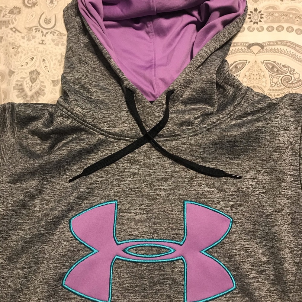 Under Armour sweatshirt